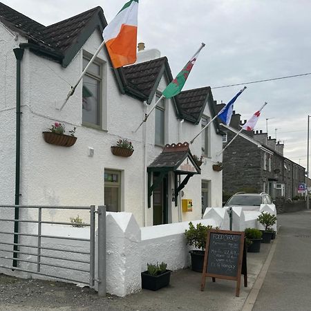 Holland Hotel Llanfachraeth エクステリア 写真