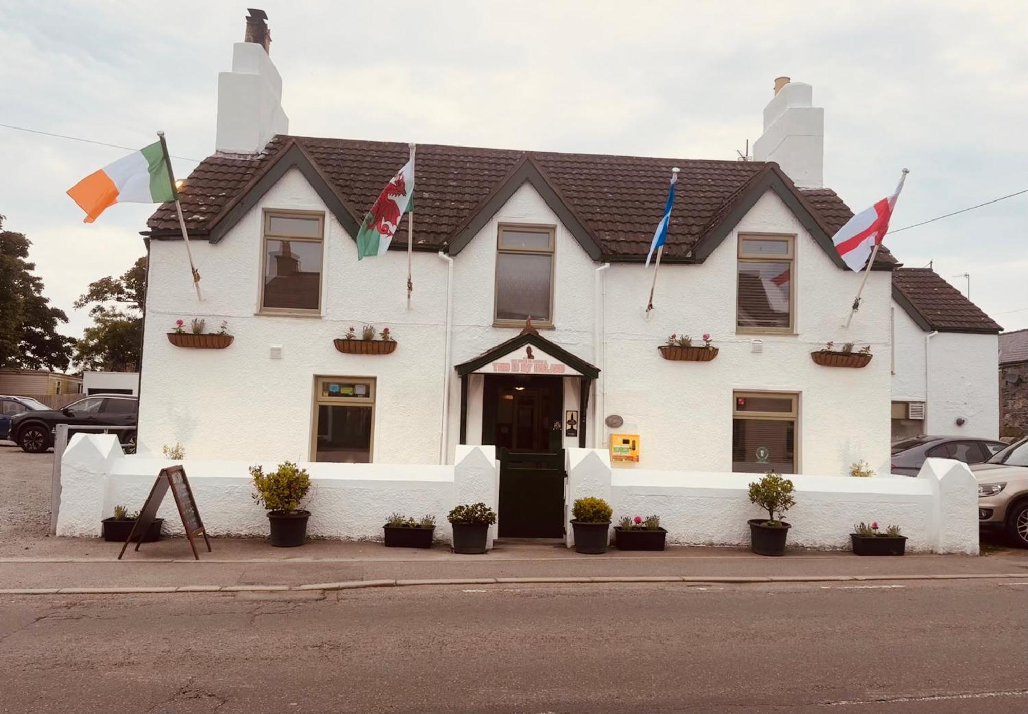 Holland Hotel Llanfachraeth エクステリア 写真