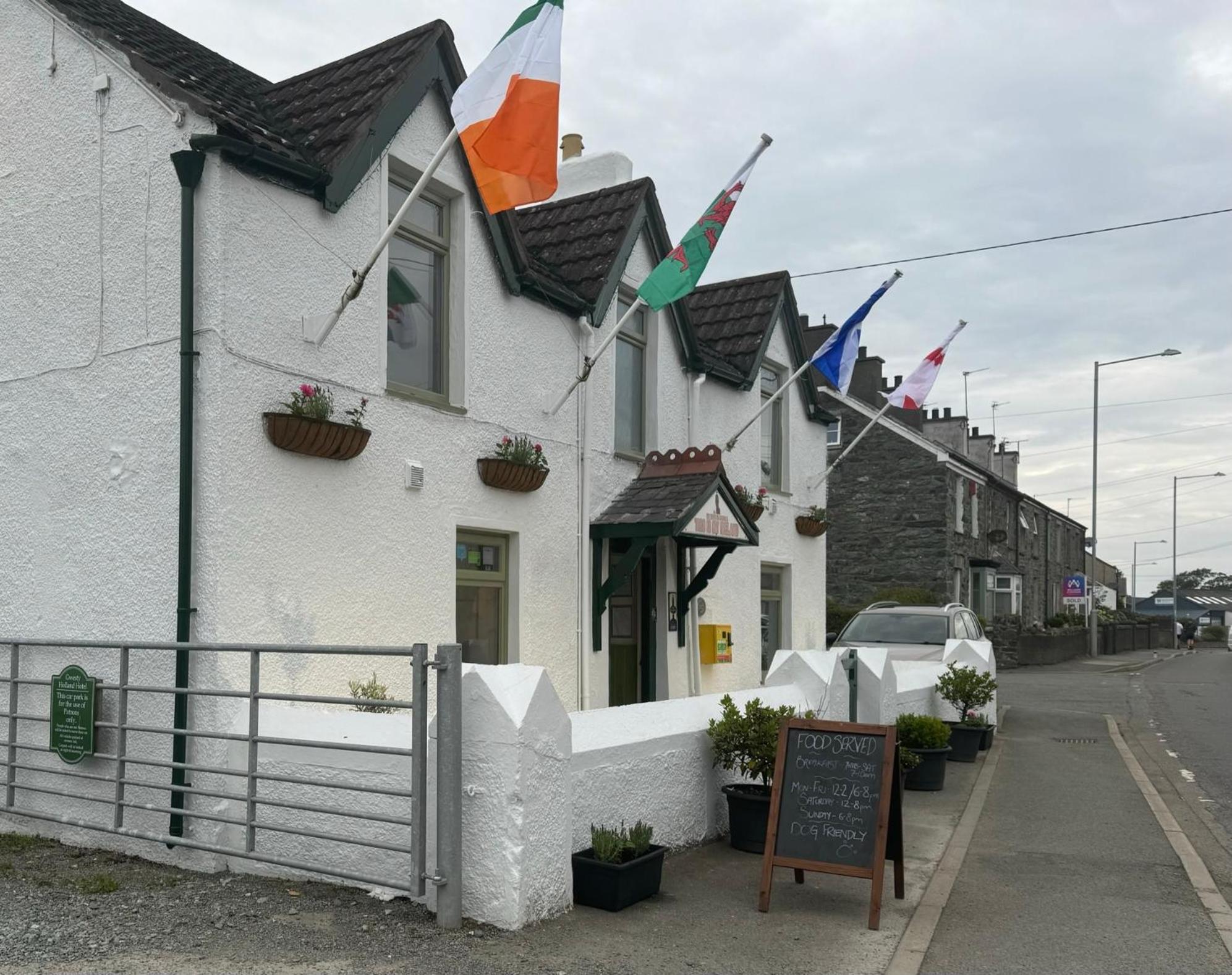 Holland Hotel Llanfachraeth エクステリア 写真