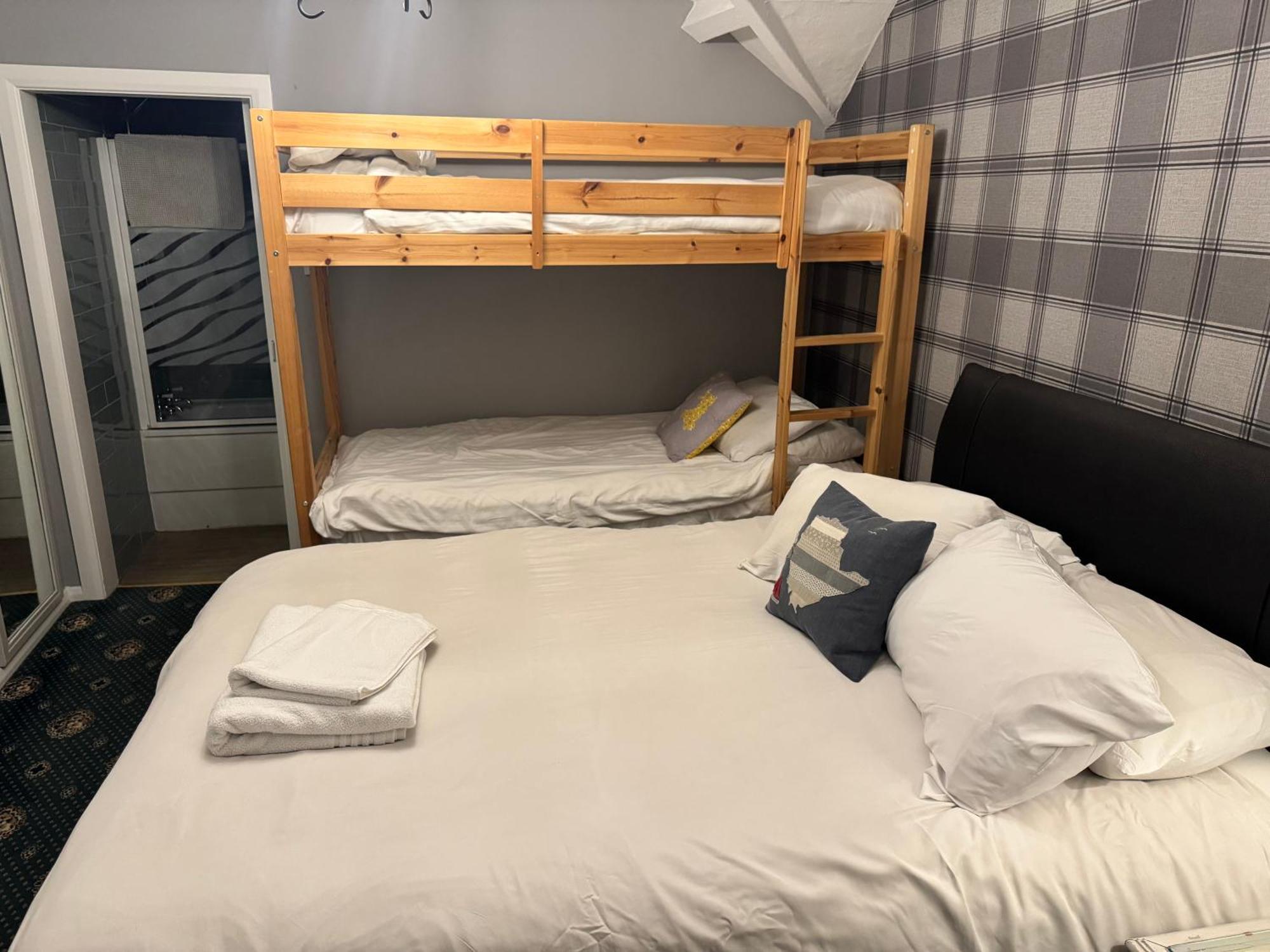 Holland Hotel Llanfachraeth エクステリア 写真