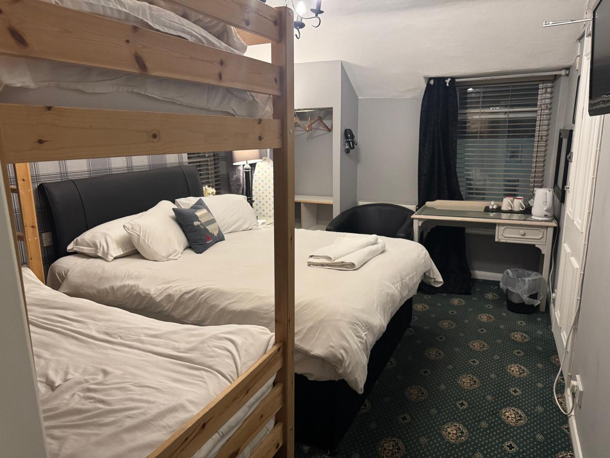 Holland Hotel Llanfachraeth エクステリア 写真