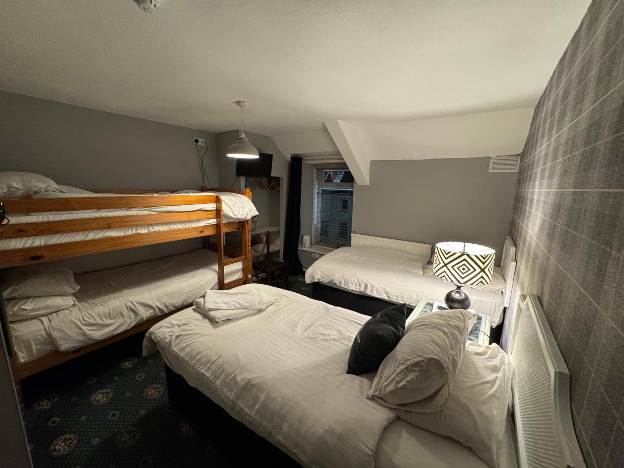 Holland Hotel Llanfachraeth エクステリア 写真