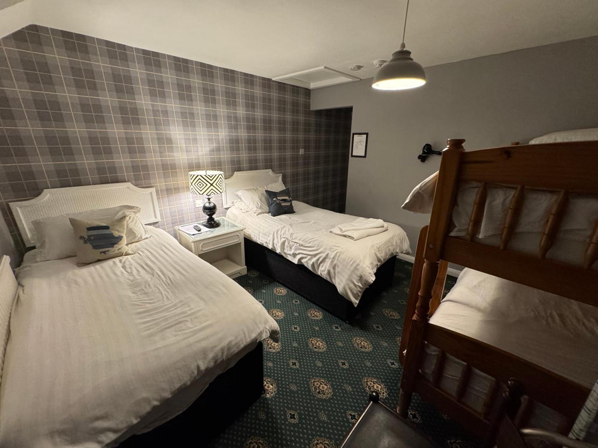 Holland Hotel Llanfachraeth エクステリア 写真